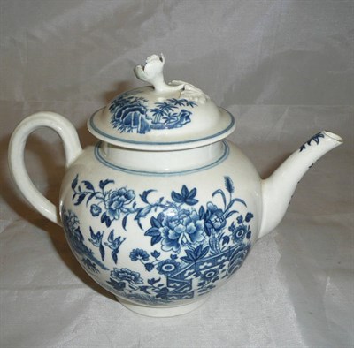 Lot 279 - A late 18th century Worcester teapot and cover *