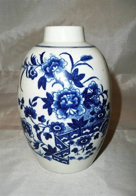 Lot 287 - 18th century Worcester blue and white vase *