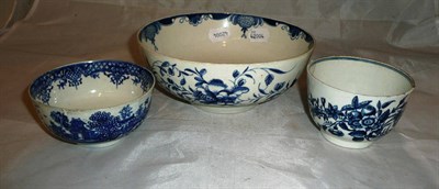 Lot 306 - First period Worcester blue and white floral bowl with 'W' script mark and two Worcester tea...