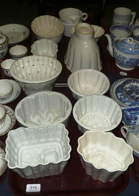 Lot 316 - Quantity of pottery jelly moulds on two trays