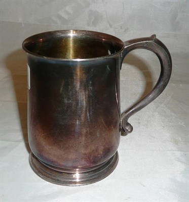 Lot 353 - A silver mug