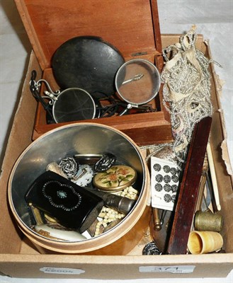 Lot 371 - Box including spectacles, small quantity of jewellery and a snuff box *