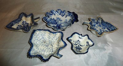 Lot 384 - Five blue and white pickle dishes *