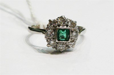 Lot 410 - An emerald and diamond cluster ring