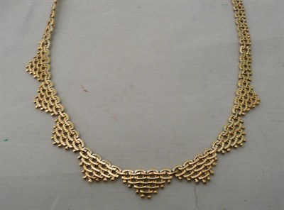 Lot 415A - A 9ct gold gatelink fringe necklace, 15.4g