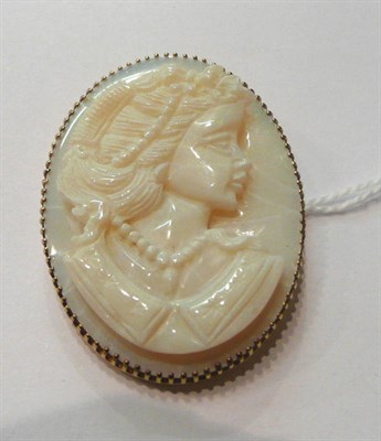 Lot 105 - A 9ct gold opal cameo brooch