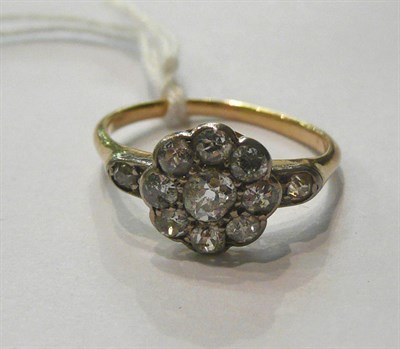 Lot 107 - An old cut diamond cluster ring, total diamond weight 1.00 carat approximately