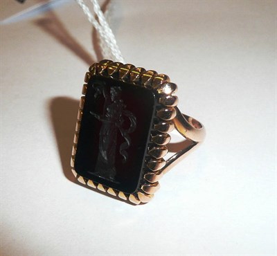 Lot 111 - An intaglio signet ring stamped '9ct'