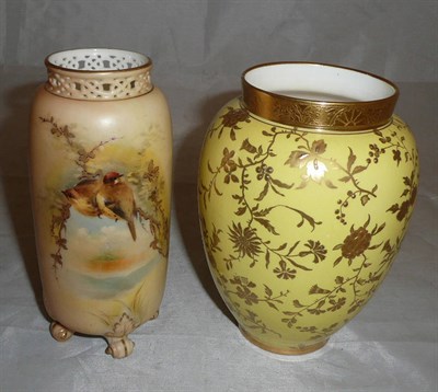 Lot 155 - A Graingers Worcester vase and a Minton yellow and gilt vase