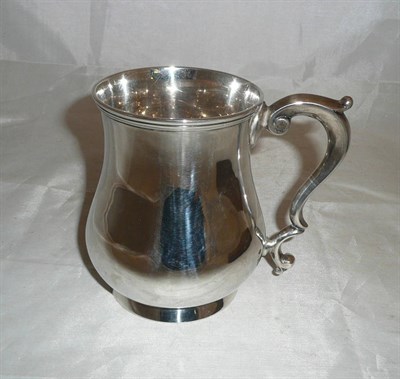 Lot 315 - A George V silver tankard, by Martin, Hall and Co Ltd, Sheffield 1912