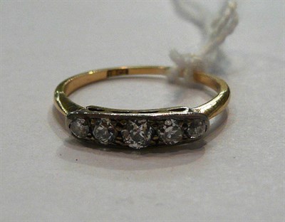 Lot 353 - A diamond five stone ring