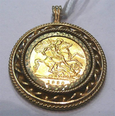 Lot 354 - 1930 Sovereign in 9ct gold mount