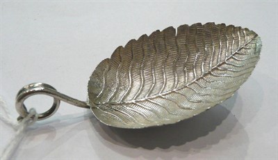 Lot 359 - Silver leaf caddy spoon