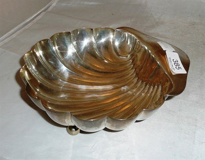 Lot 385 - A silver serving dish