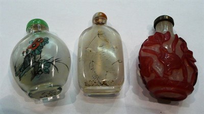 Lot 465 - A Chinese glass internally painted snuff bottle of spade shape, 19th/20th century; and two...