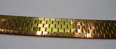 Lot 488 - A 9ct gold bracelet