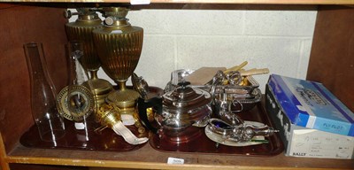 Lot 509 - A pair of urn shaped oil lamps, plated ware and a quantity of coins