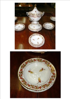 Lot 552 - An early 19th century porcelain part service