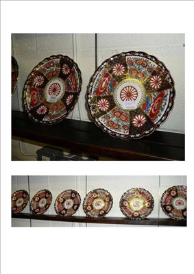 Lot 590 - A set of six Worcester porcelain Imari plates