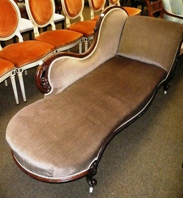 Lot 779 - A Victorian chaise longue