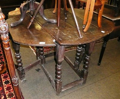 Lot 802 - 17th century oak gate leg table