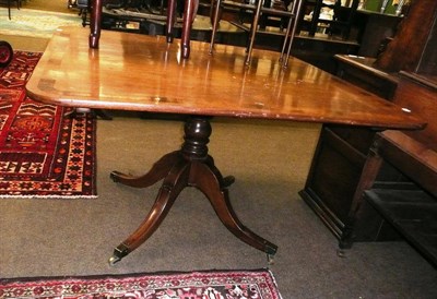 Lot 813 - Regency breakfast table