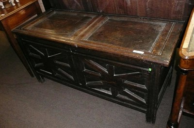 Lot 845 - 17th century oak kist