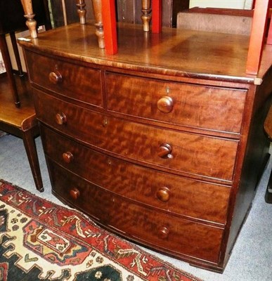 Lot 1093 - Mahogany bow fronted chest