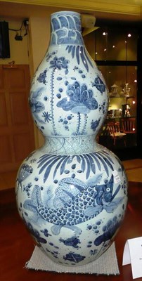 Lot 1164 - An Oriental blue and white porcelain large double gourd vase