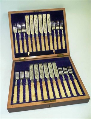 Lot 47 - Cased ivory handled fruit knives with silver mounts