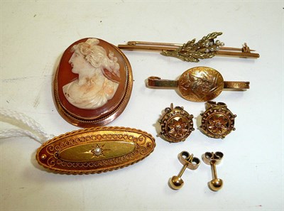 Lot 139 - A cameo brooch, a seed pearl brooch, two other brooches and assorted earrings