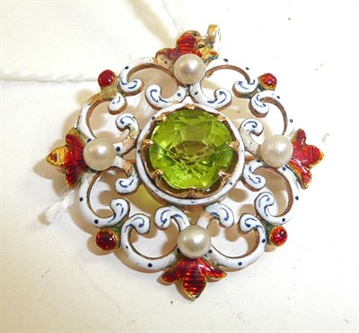 Lot 150 - Pendant with four pearls and green central stone