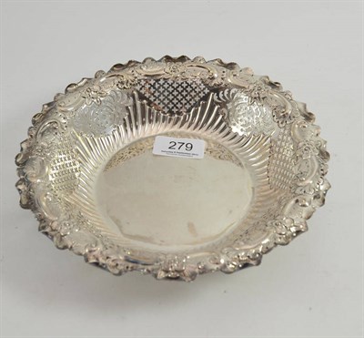 Lot 279 - A Victorian Scottish silver pierced bowl with shaped rim, H & J, Edinburgh, 1893