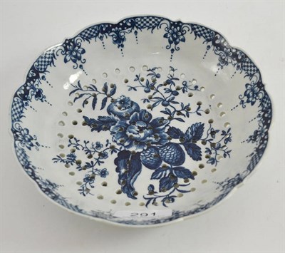 Lot 291 - Worcester Pinecone pattern blue printed cress dish