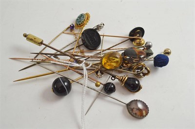 Lot 313 - A quantity of assorted pins and a double pin (25)