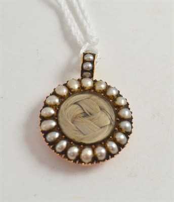 Lot 366 - A memorial pendant, the circular locket front containing plaited fair hair within a pearl surround