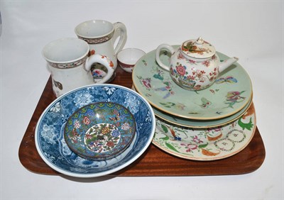 Lot 426 - A tray of Chinese ceramics including a pair of polychrome painted tankards