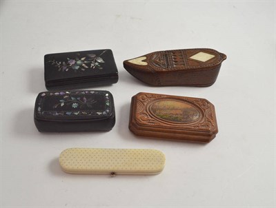 Lot 492 - Four snuff boxes and an ivory toothpick holder