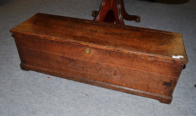 Lot 683 - Small oak hinged box and lid