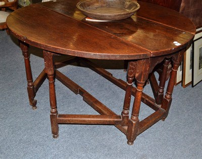 Lot 695 - Double gate oak drop-leaf table