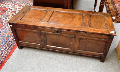 Lot 750 - Small oak hinged box and lid