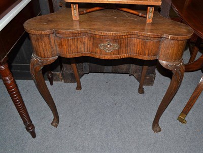 Lot 760 - A Victorian mahogany pedestal table third quarter 19th century