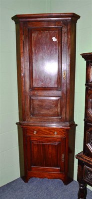 Lot 810 - An 18th century mahogany corner cupboard with associated stand