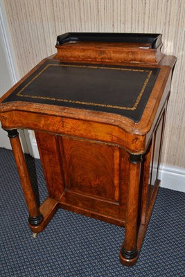 Lot 863 - Victorian figured walnut Davenport