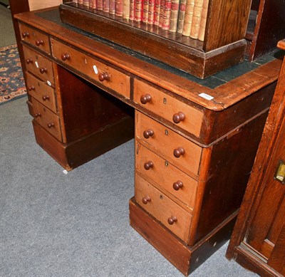 Lot 1165 - A Victorian double pedestal desk