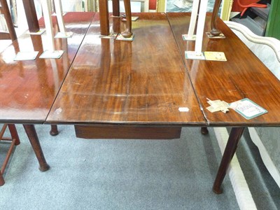 Lot 1189 - A Georgian mahogany pad foot table