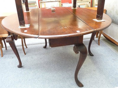 Lot 1204 - A Georgian oak gateleg table