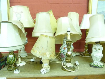 Lot 1250 - A 19th century floral encrusted lamp owl lamp (a.f.) and ten assorted decorative lamps (11)