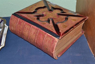 Lot 350 - Large leather-bound holy bible, Pronouncing Edition 1892