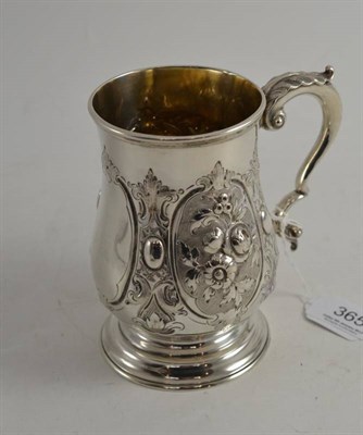 Lot 365 - A silver tankard (engraving remarked)